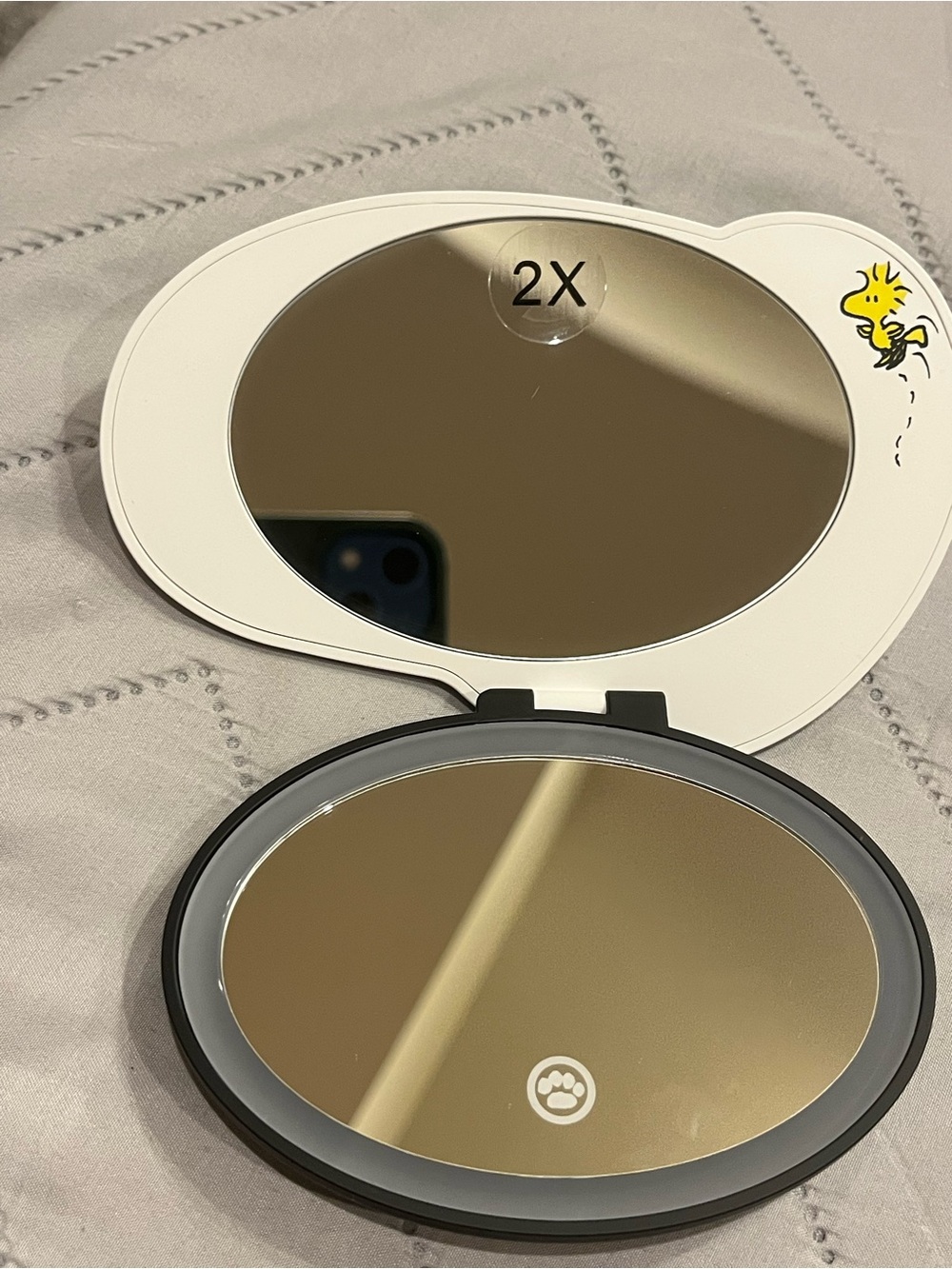 Peanuts Snoopy White and Black LED Compact Mirror - Picture 7 of 8